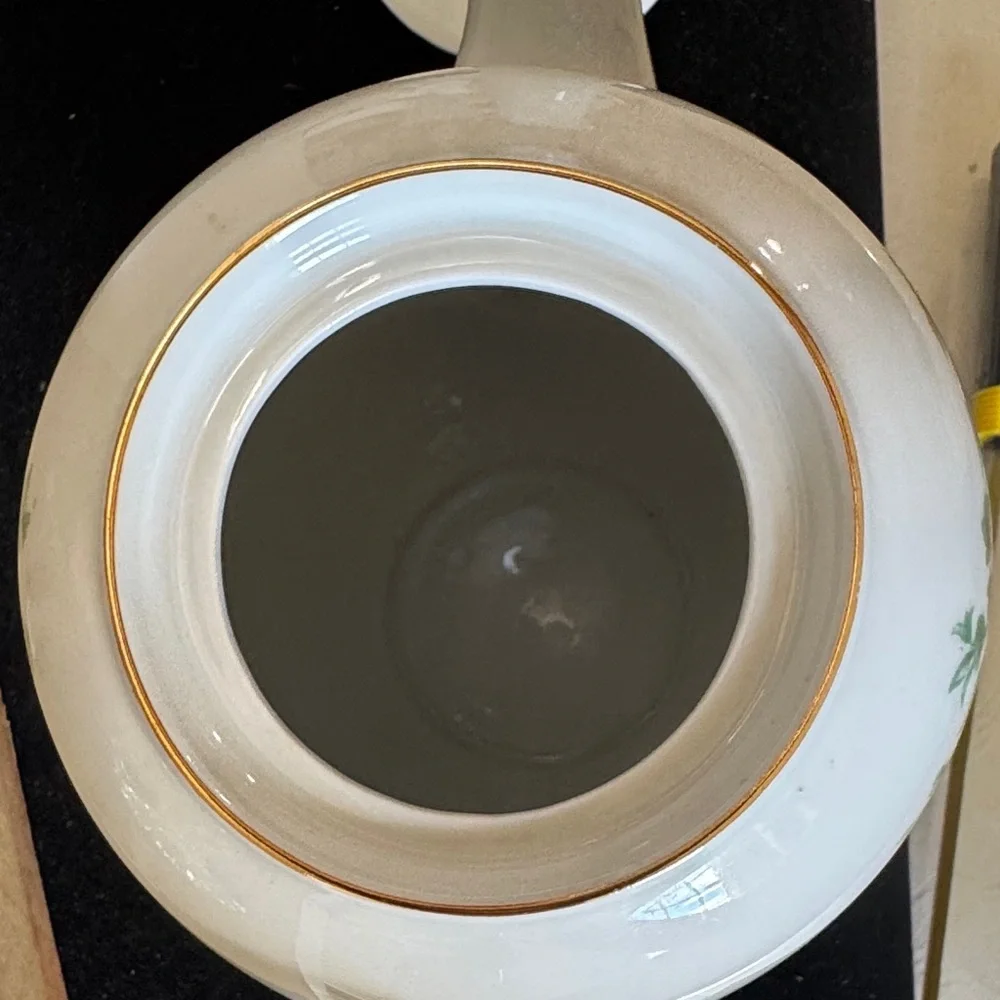Royal Crown elegant porcelain